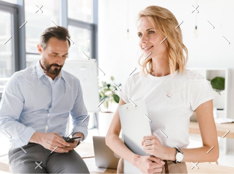 confident-man-manager-using-mobile-phone-PKUB4RV@2x.jpg_1715077920919